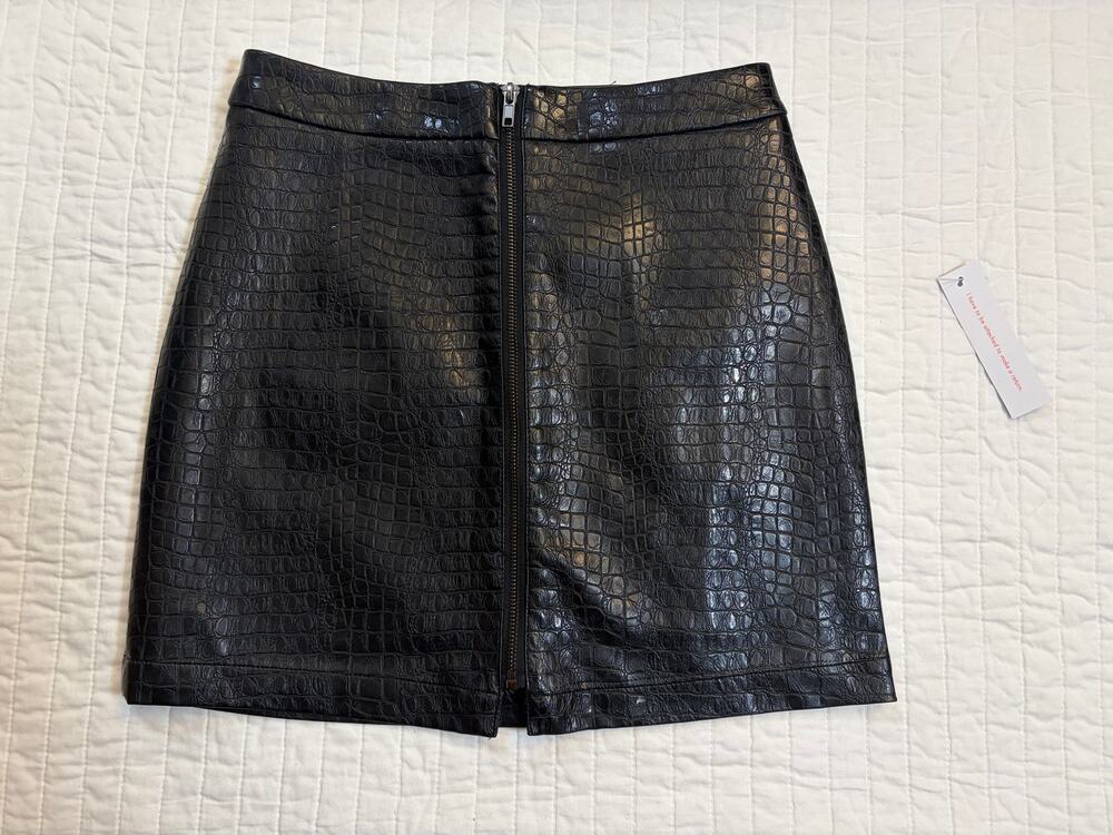 ModCloth Black Faux Croc Textured Leather Mini Skirt - Size 0 (NWT)